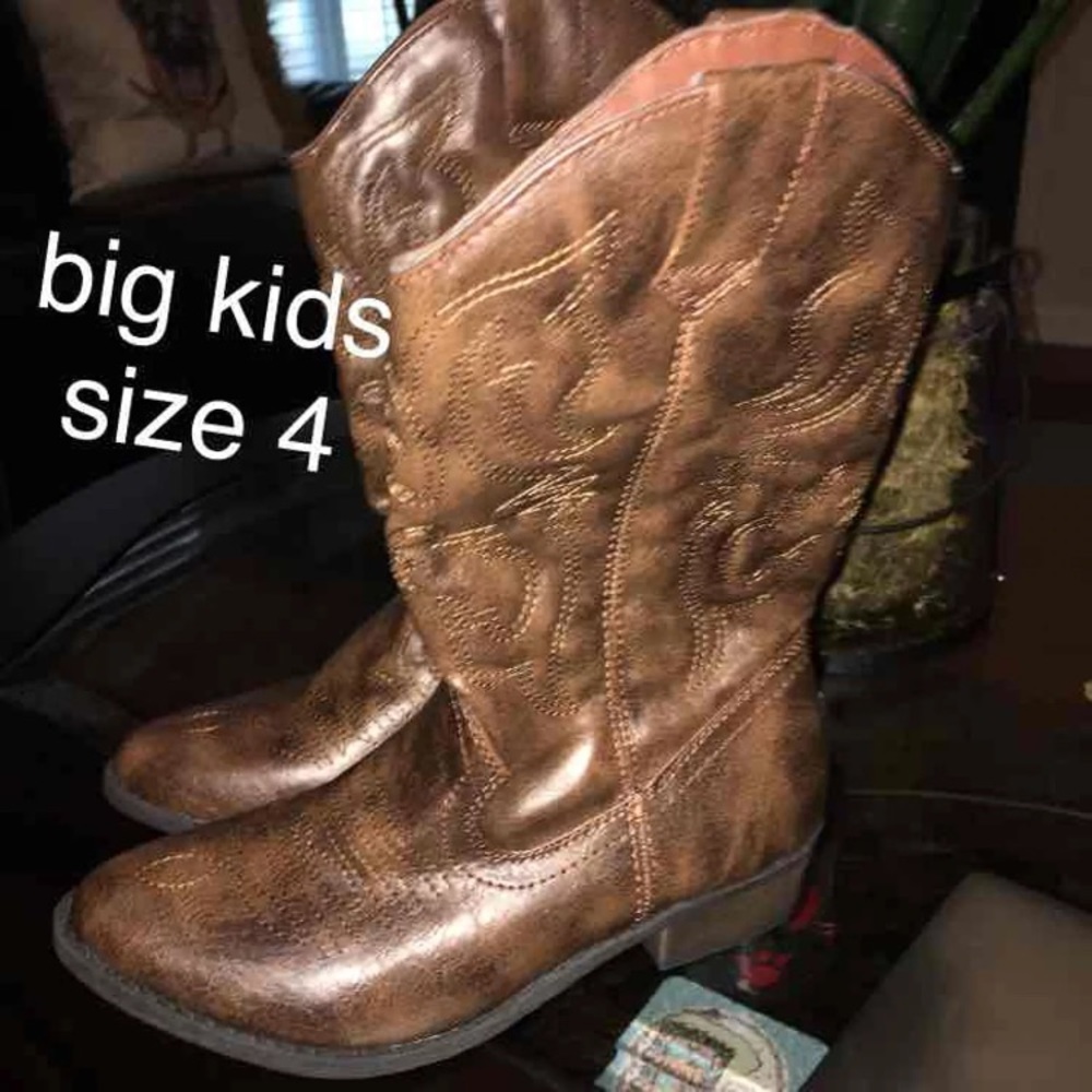 New with tags--Girls Size 4 Cowboy