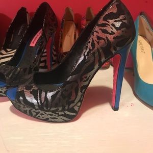 Betsey Johnson Bradleey Heels