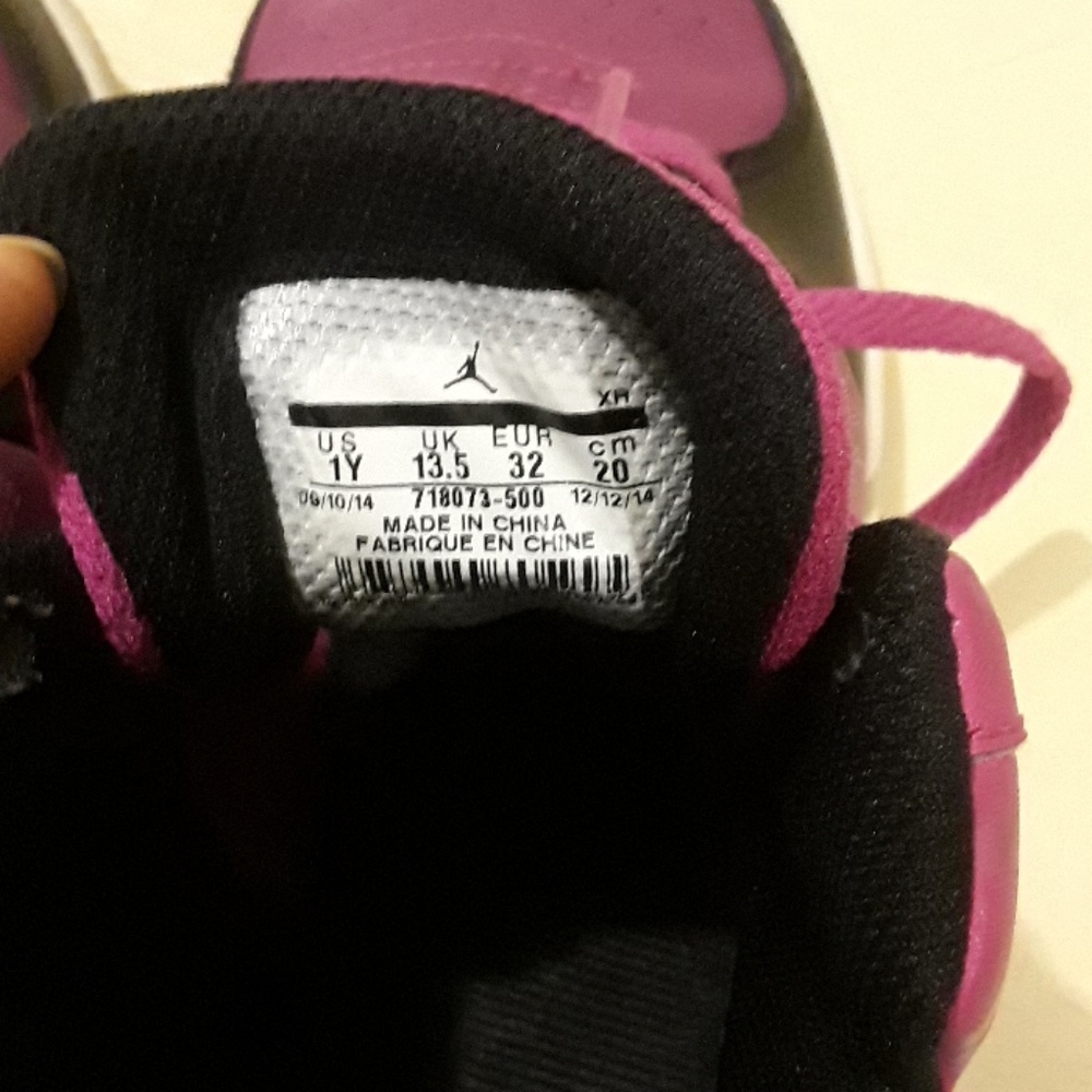 Nikes - Picture 4 of 4