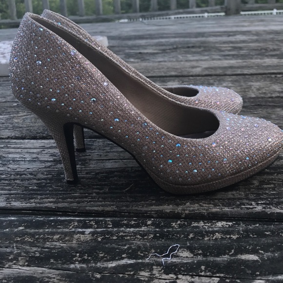 Heels - Picture 2 of 3