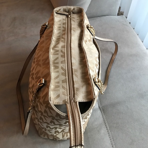 Purse - Picture 3 of 5