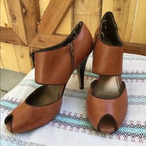 LOFT leather heels