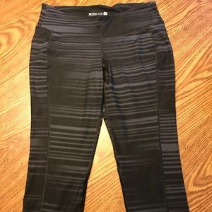 Old navy active capris size L