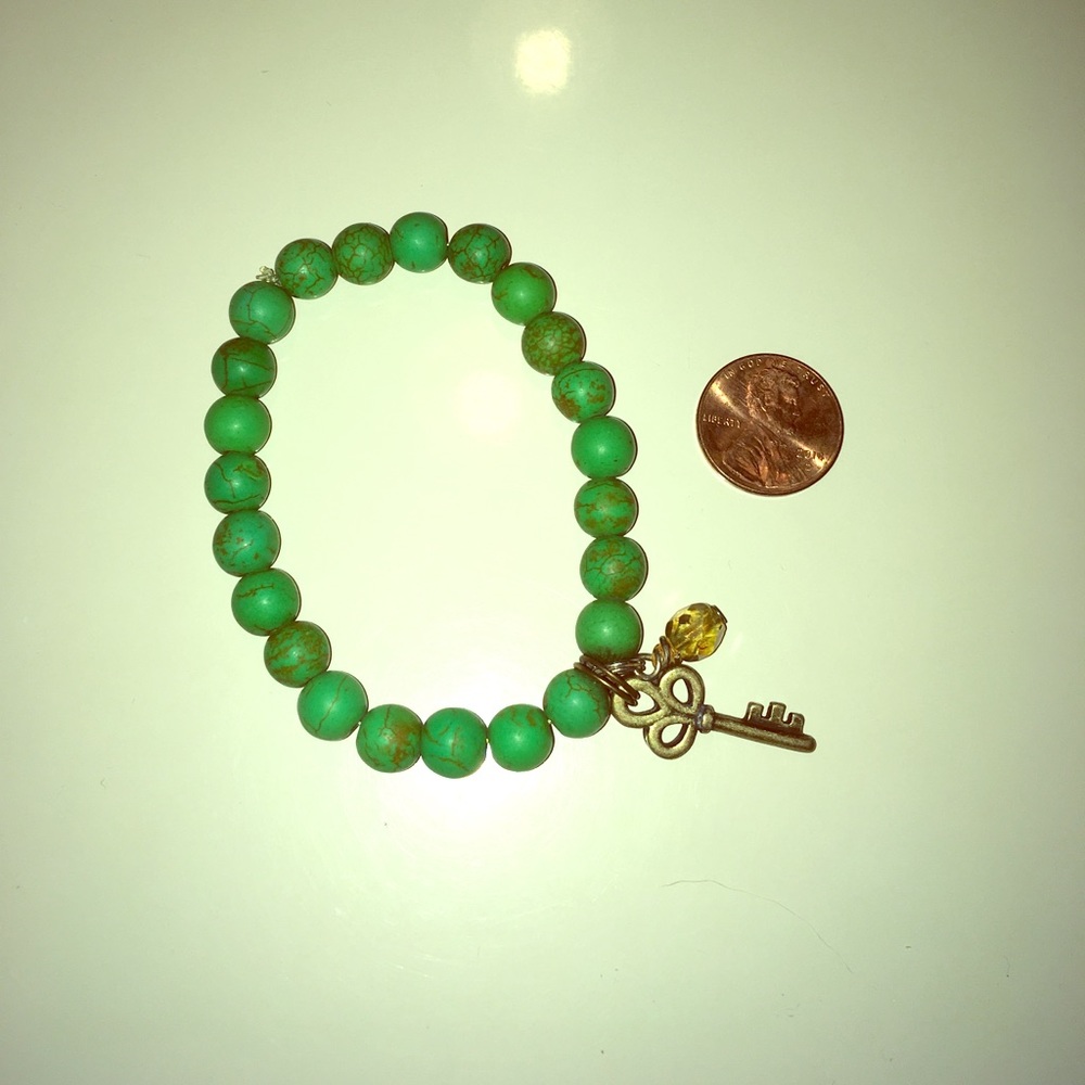 Green bead Key stretch bracelet