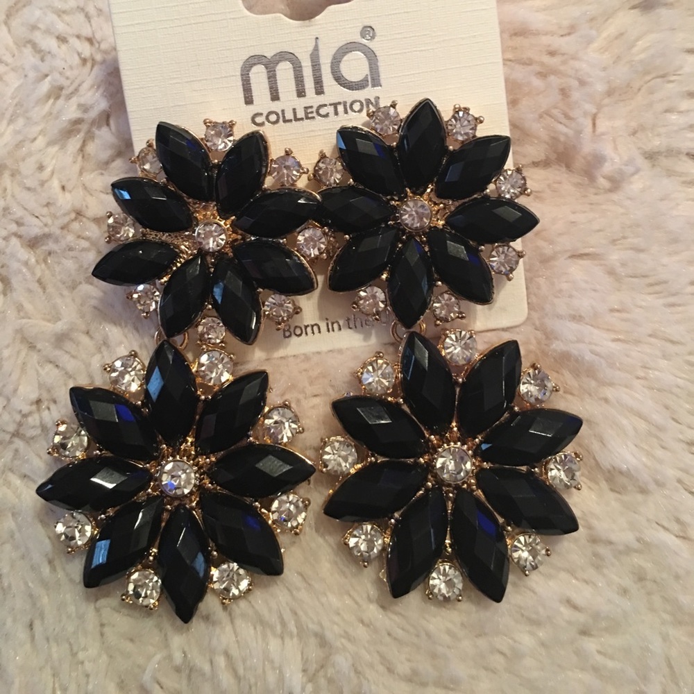 Beautiful black flower earrings