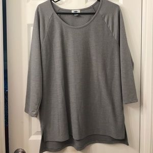 3/4 sleeve Grey Old Navy top.