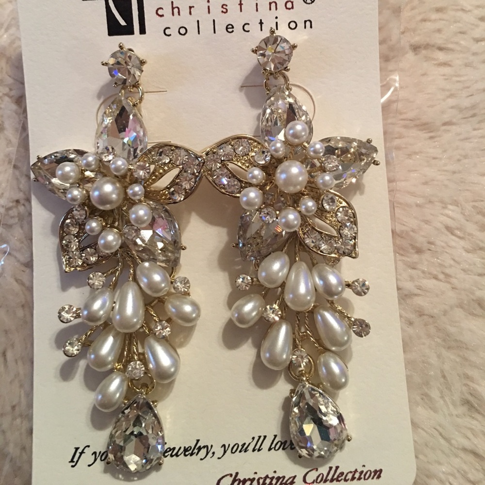 Beautiful pearls with silver earrings
