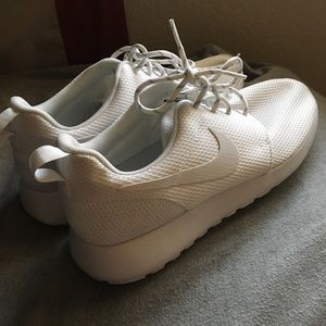 All White Nike Roshes