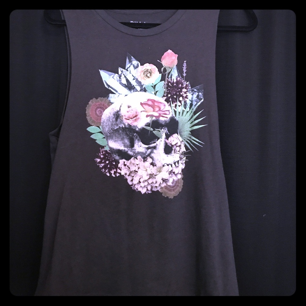Billabong grey muscle tank with floral skull!