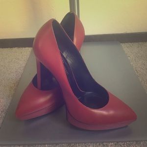 Yves Saint Laurent Janis Pump