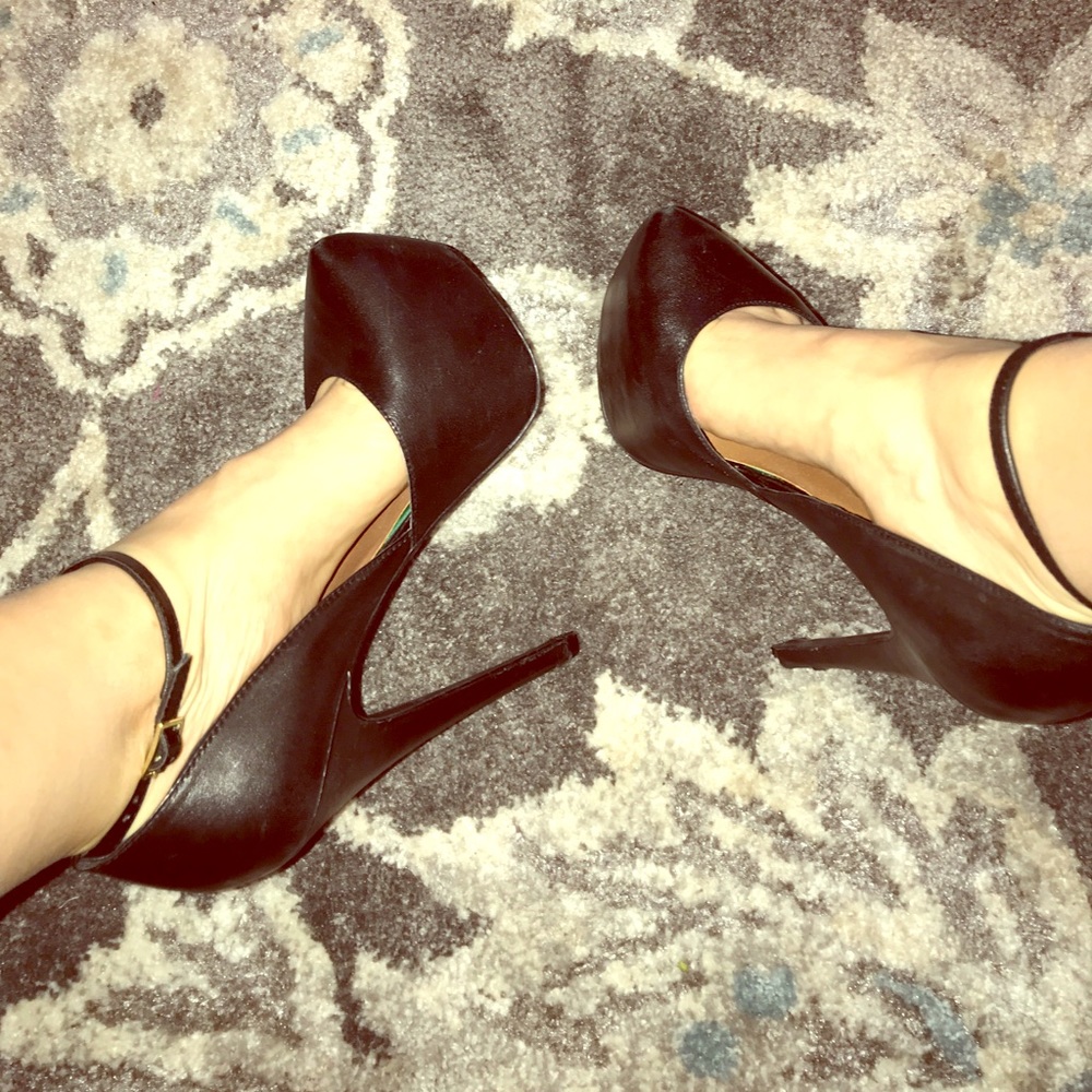 PRICE DROP 💋👠💰Steve Madden platform heels