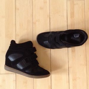 Black wedge sneakers