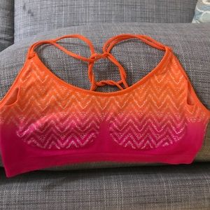 Reversible light support seamless sports bra