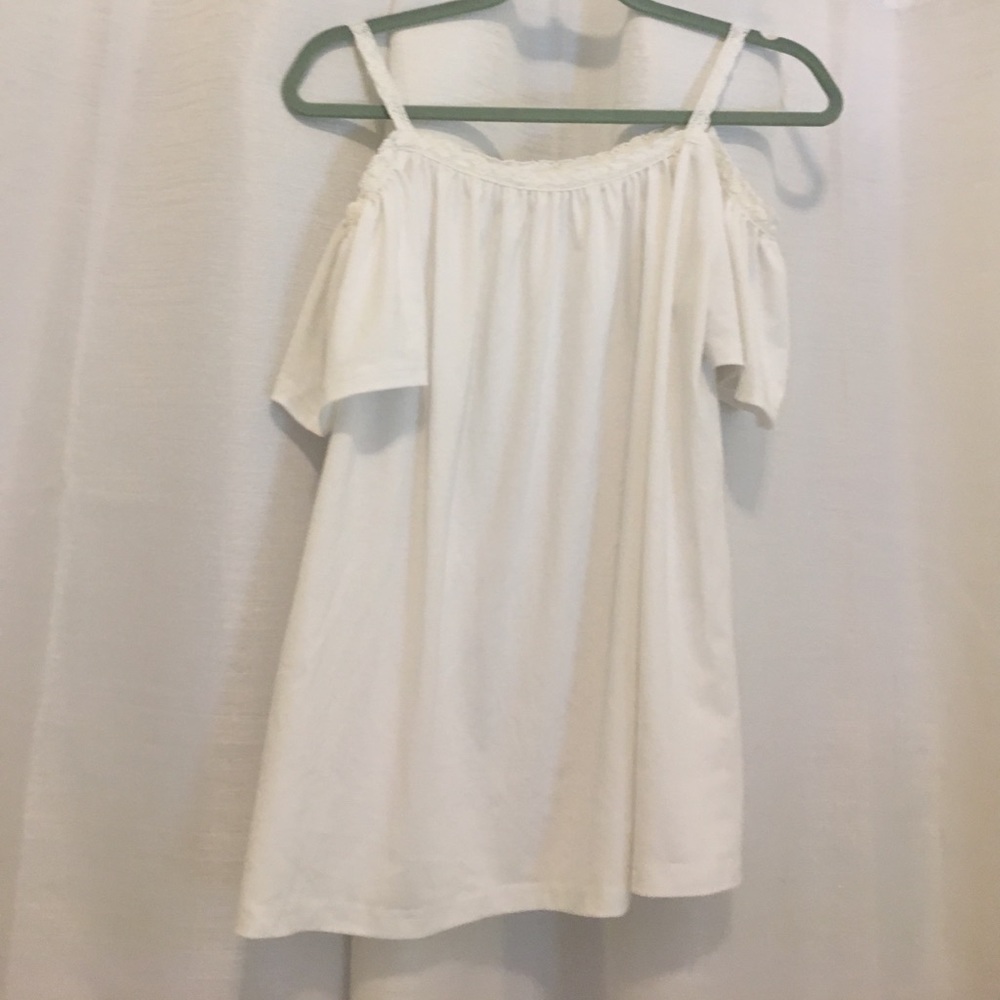 Cold shoulder white tee