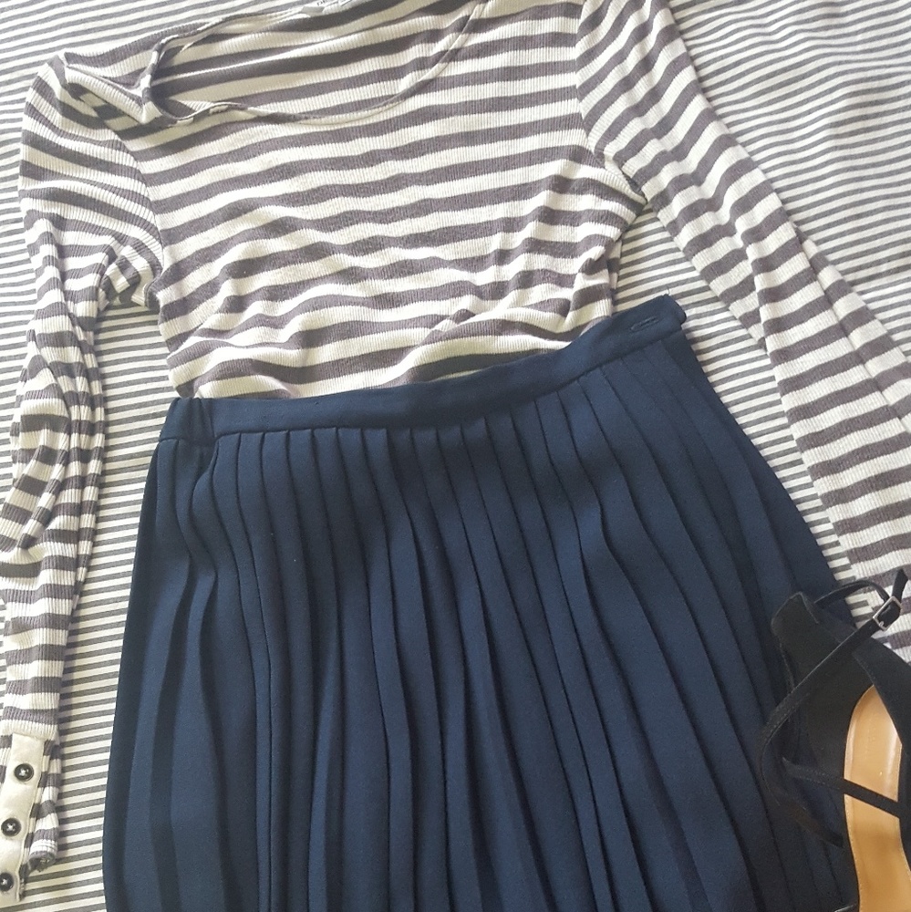Vintage style Navy blue pleated skirt