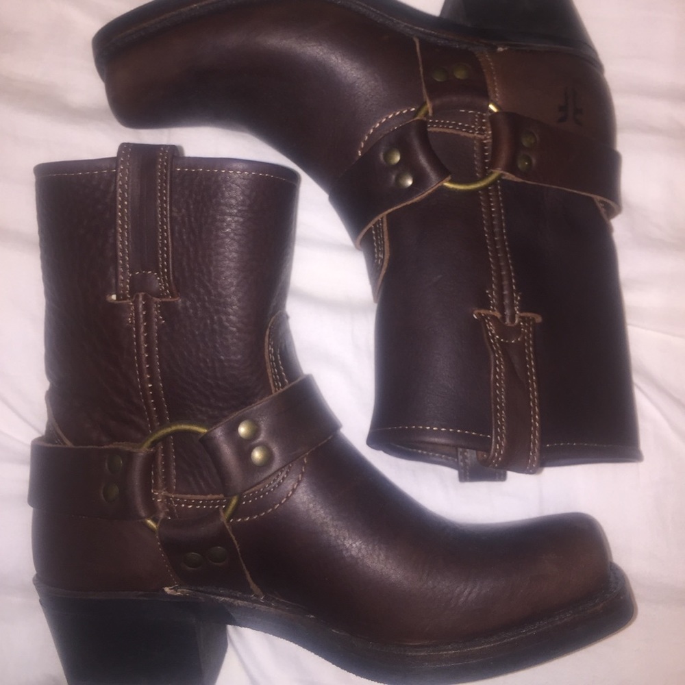 Harness 8 Frye boots