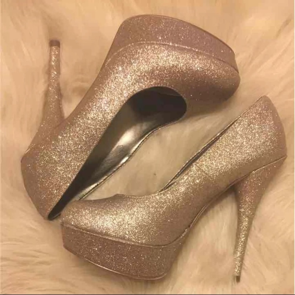 Gold pumps