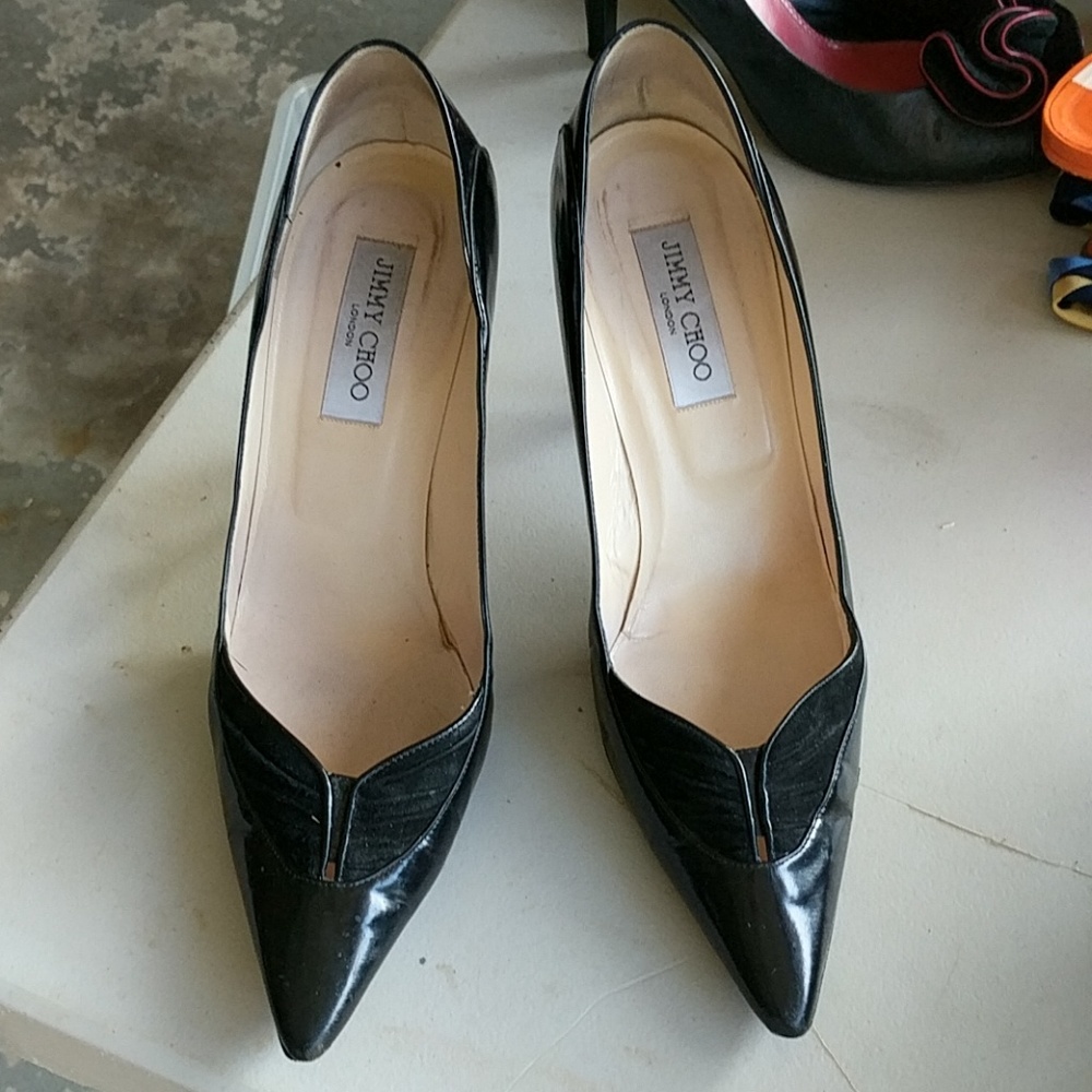 Black pumps