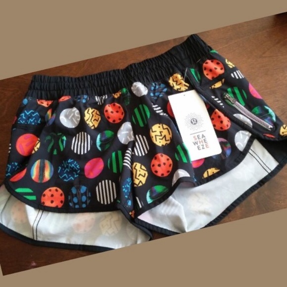 Lululemon Seawheeze Tracker Shorts - Picture 2 of 3