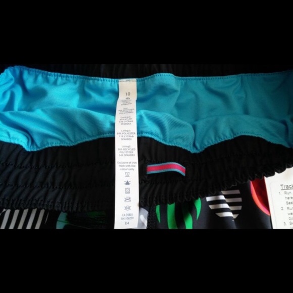 Lululemon Seawheeze Tracker Shorts - Picture 3 of 3