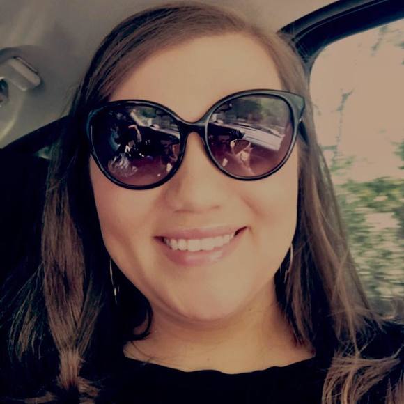 Meet your Posher, Jessica - Picture 1 of 1