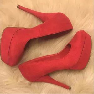 Red pumps