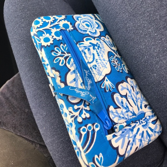 Vera Bradley - Picture 1 of 4