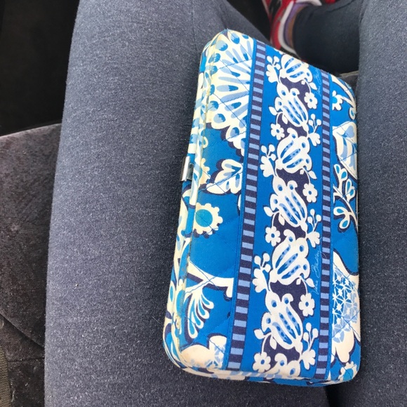 Vera Bradley - Picture 2 of 4