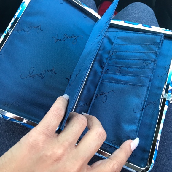 Vera Bradley - Picture 4 of 4