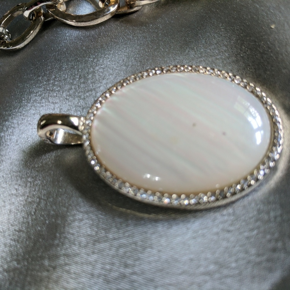 Premier Designs Avery Pendant.