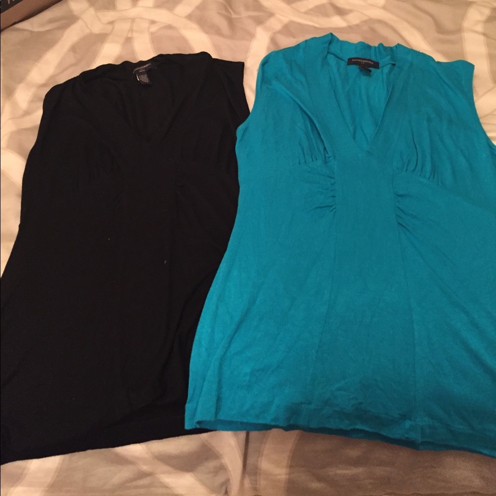 Banana republic stretching v neck tank