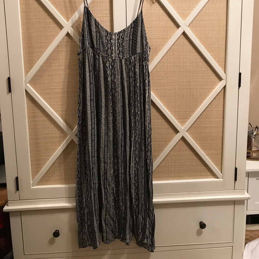 Ecote Printed midi dress black/grey tribal pattern