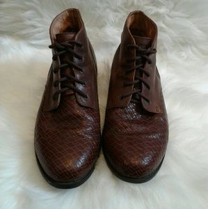 SALE Vintage Ariat Leather Weaved Booties