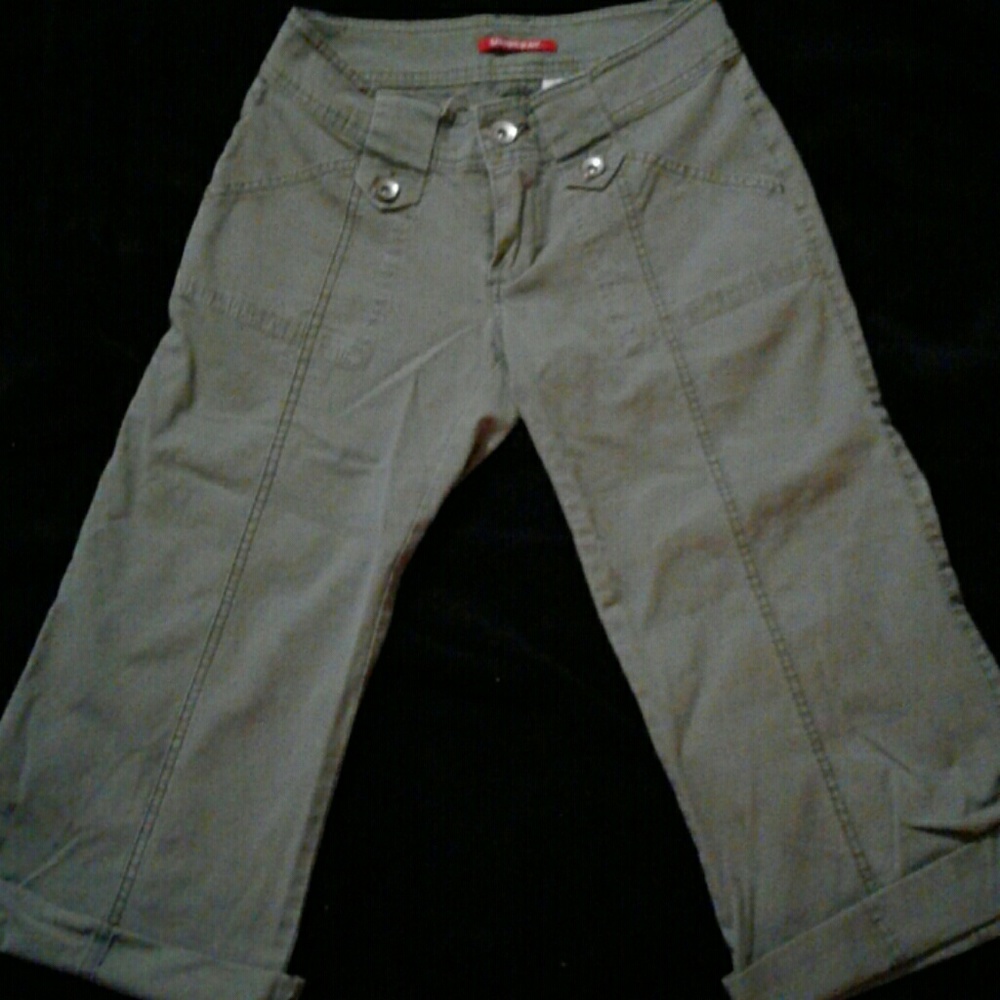 Army green capris