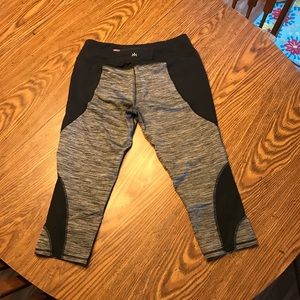 Kyodan cropped workout pants size L