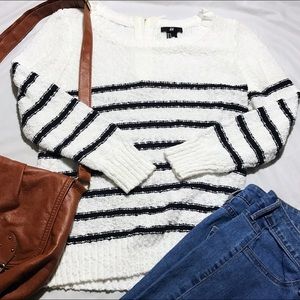 COMFY STRIPPED SWEATER H&M BLACK & WHITE SZ MEDIUM