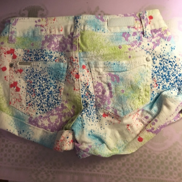 Shorts - Picture 2 of 3