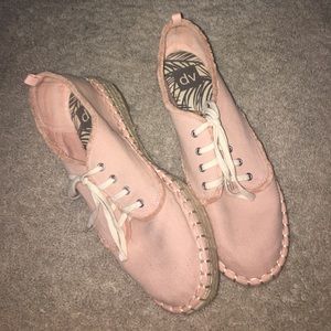 Light pink DV sneakers