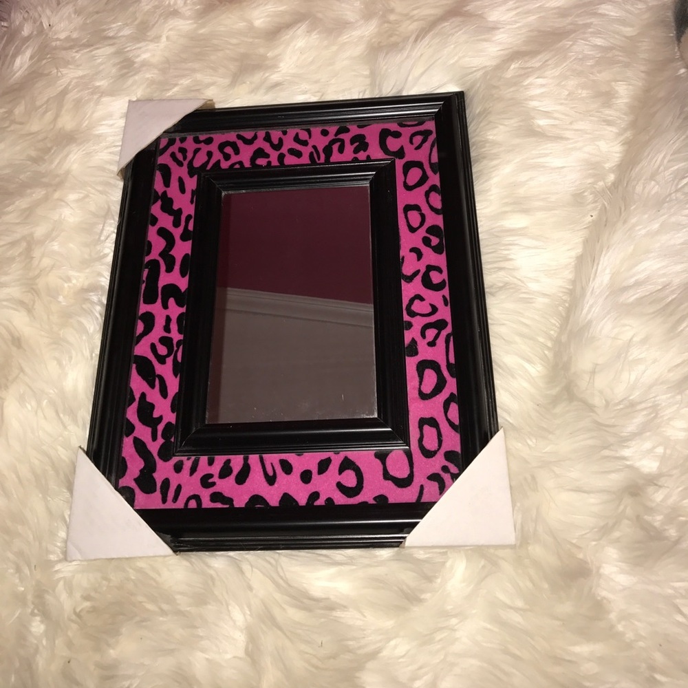 "New"  Cheetah print Mirror💞.
