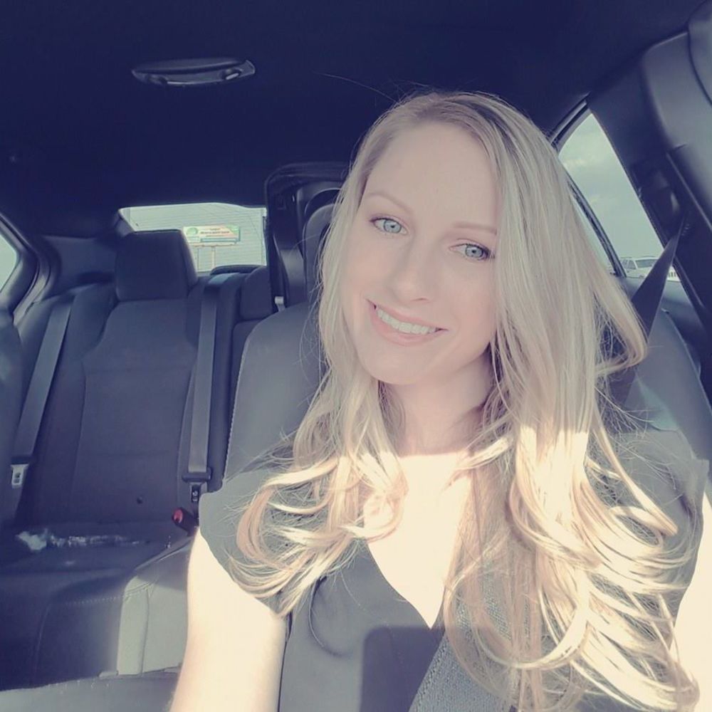 Meet your Posher, Alicia