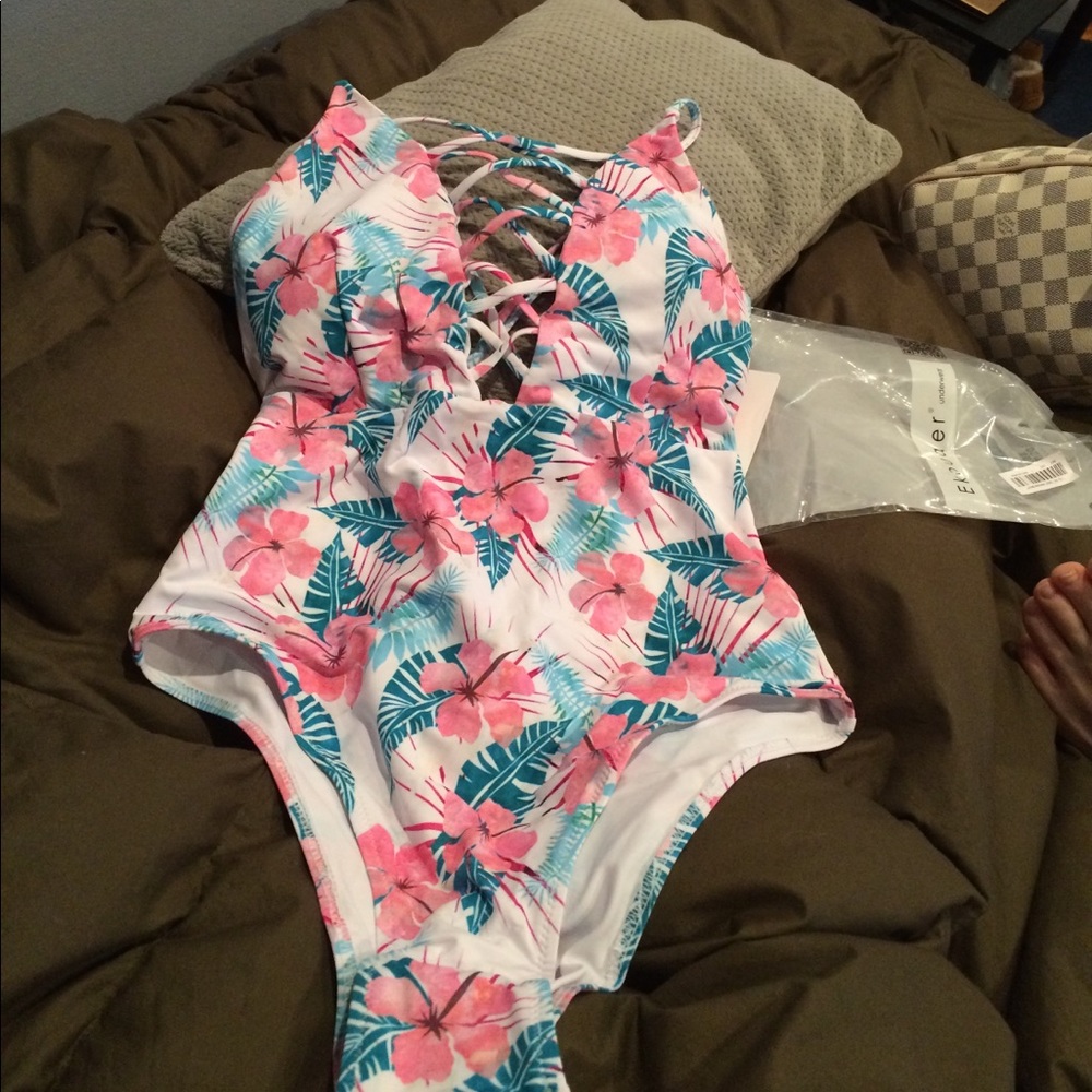 Really cute one piece padded bathing suit floral