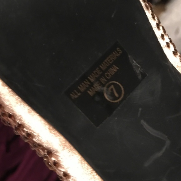 Gold heels - Picture 2 of 4