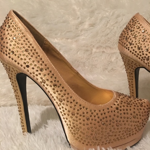Gold heels - Picture 3 of 4