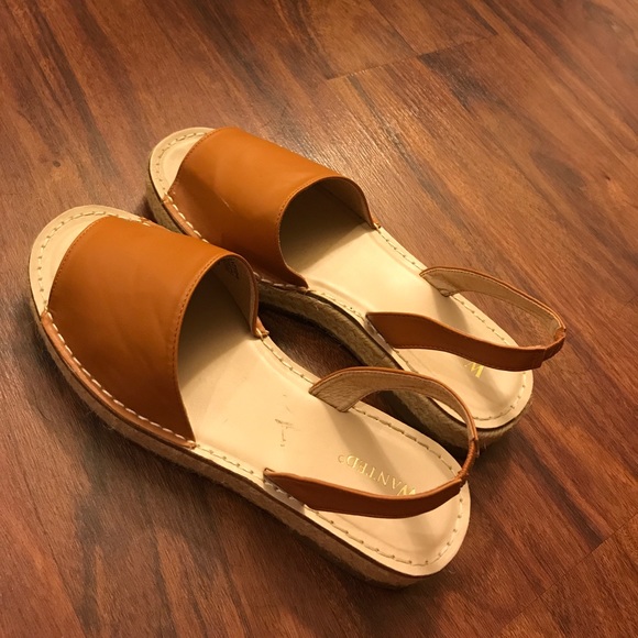 Tan slingback sandals - Picture 1 of 3