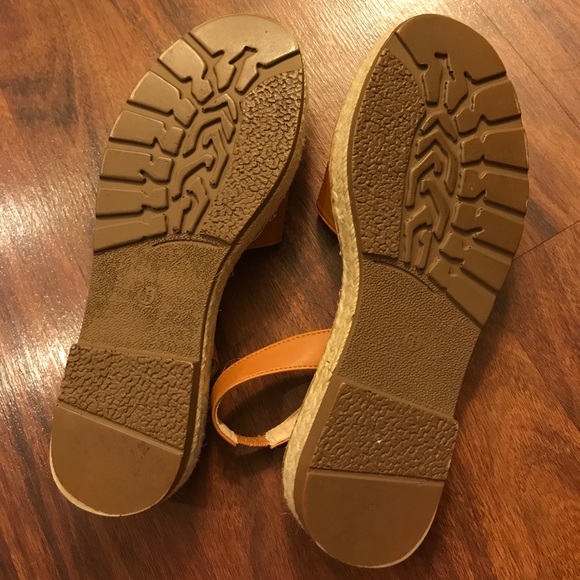 Tan slingback sandals - Picture 2 of 3