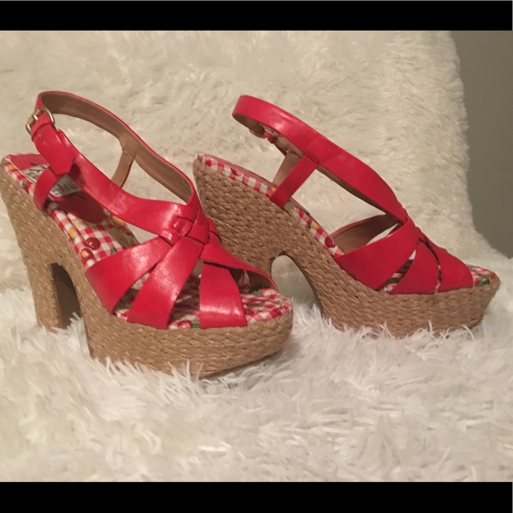 Red wedges