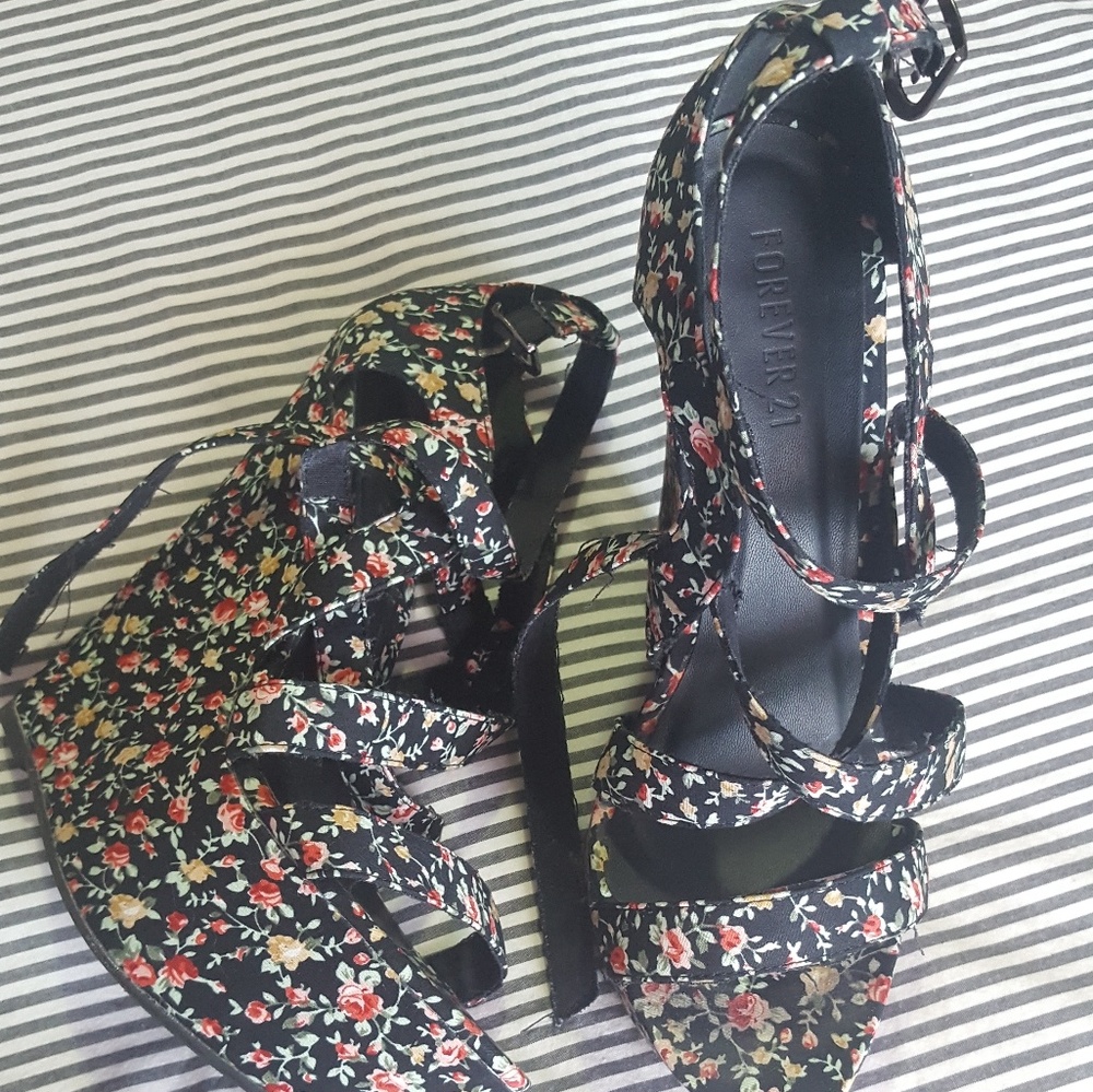 Flower print wedge sandals