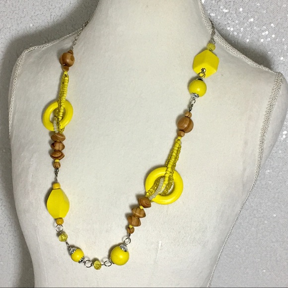 Yellow wood bead statement necklace - Picture 2 of 8