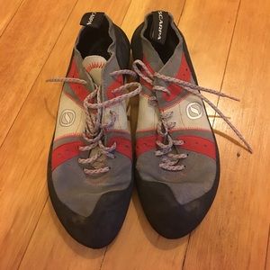 Scraps women's climbing shoes