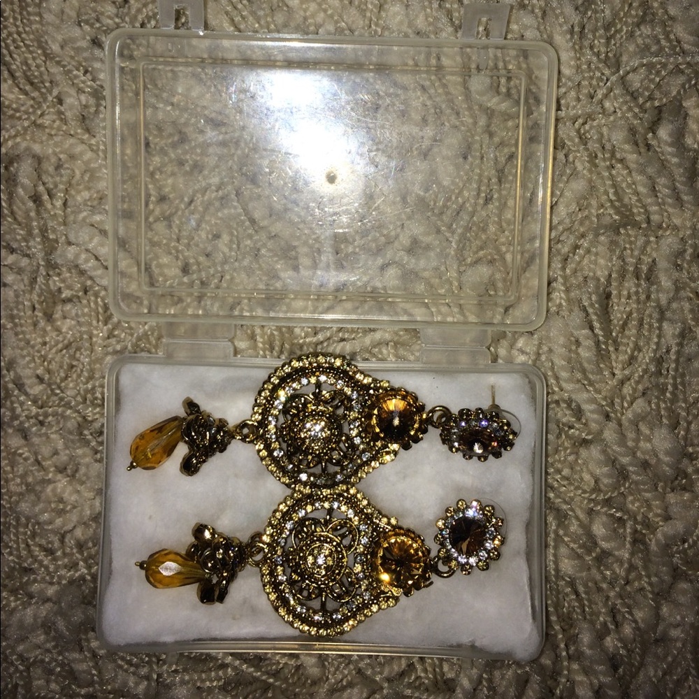 Very stylish and Beautiful golden earrings.